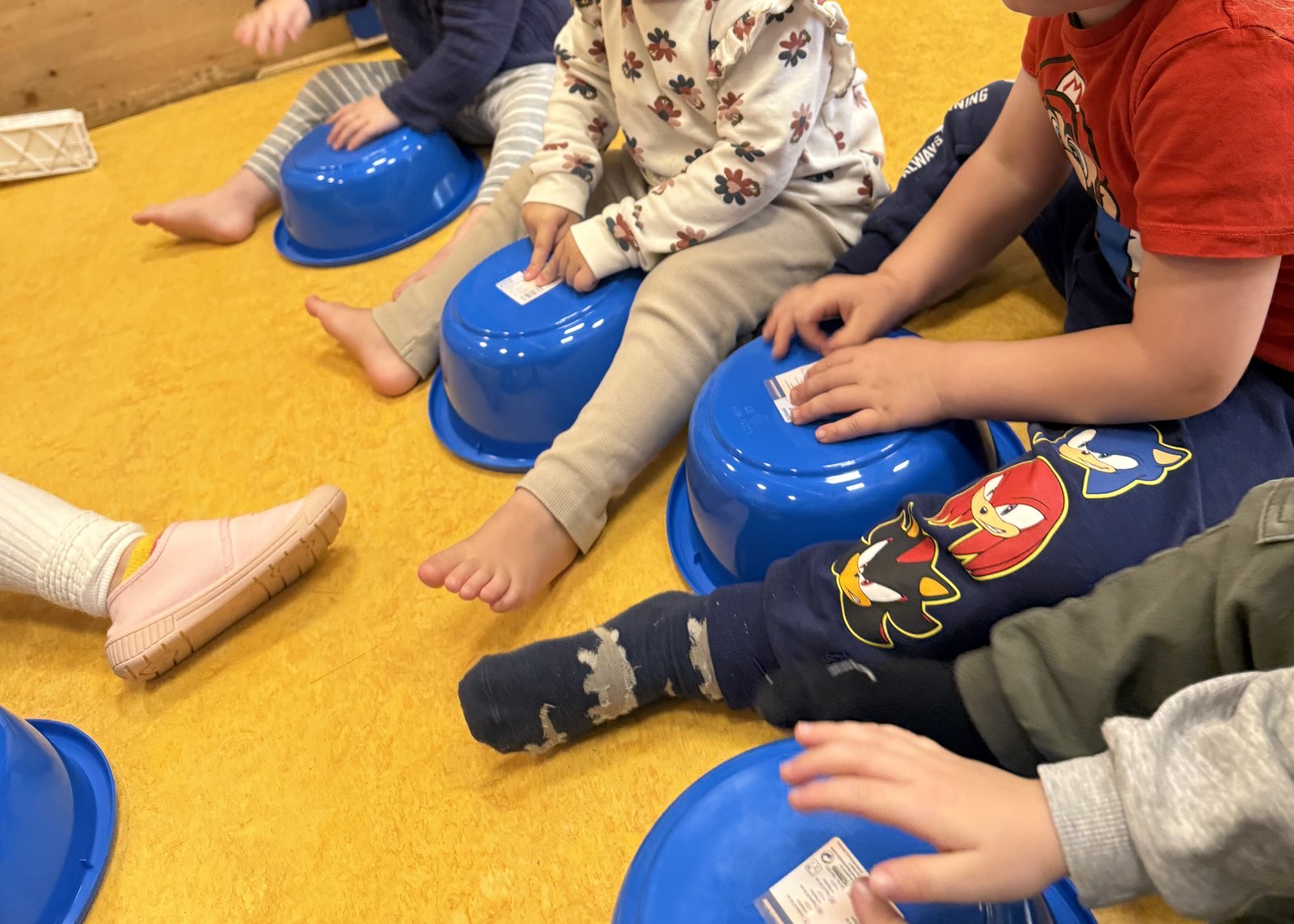 Children drumming on upturned bowls